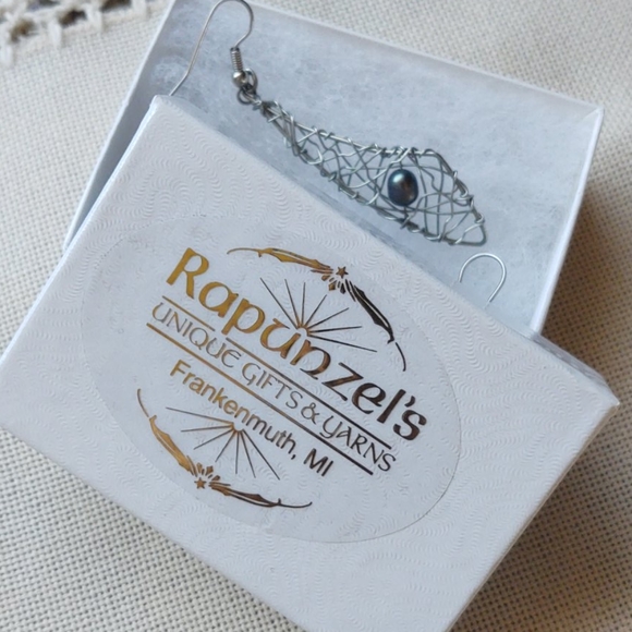 Hand made Wire earrings - Picture 5 of 5